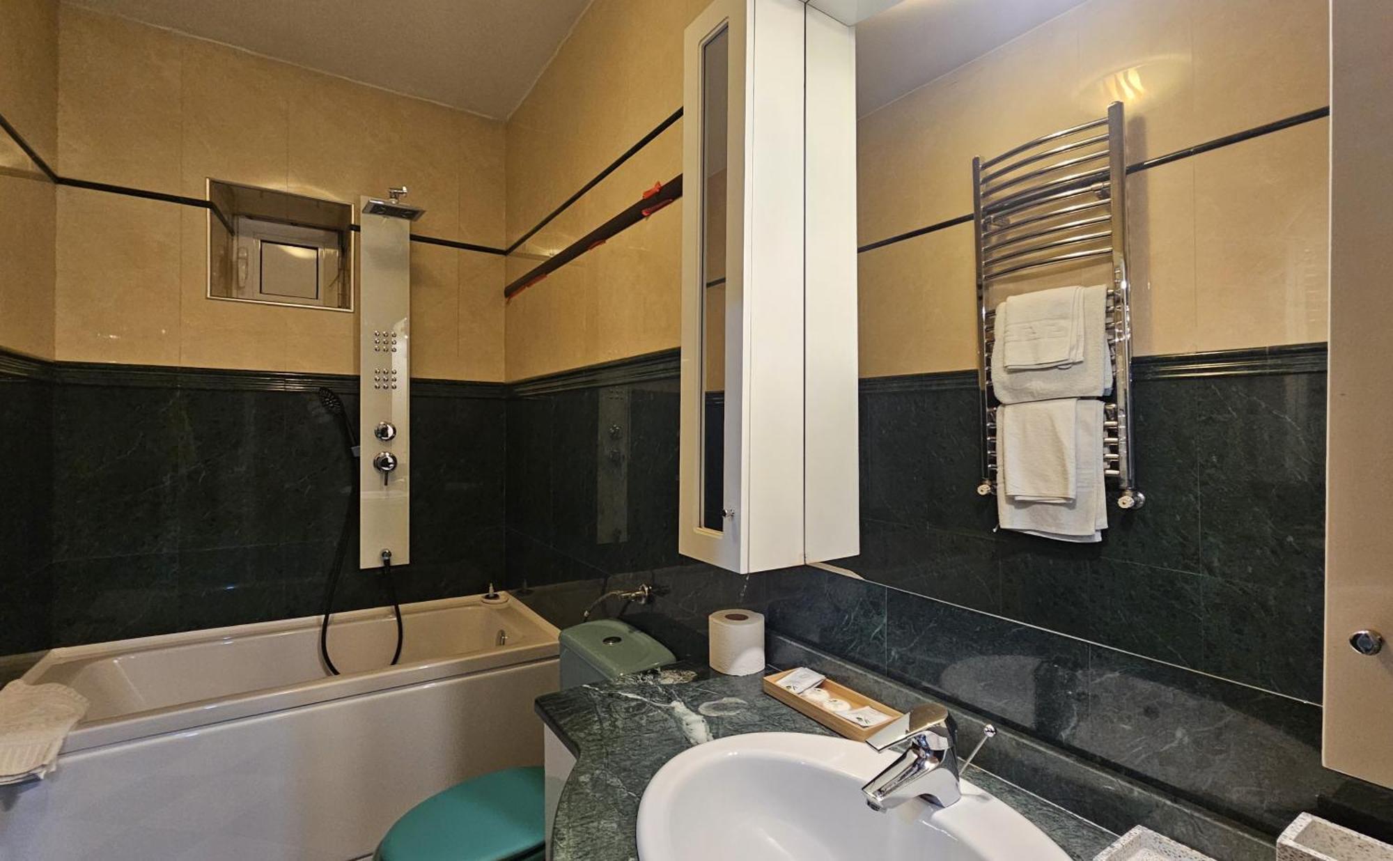Simple Villa Rooms National Arena Self Check In Bukarest Exteriör bild